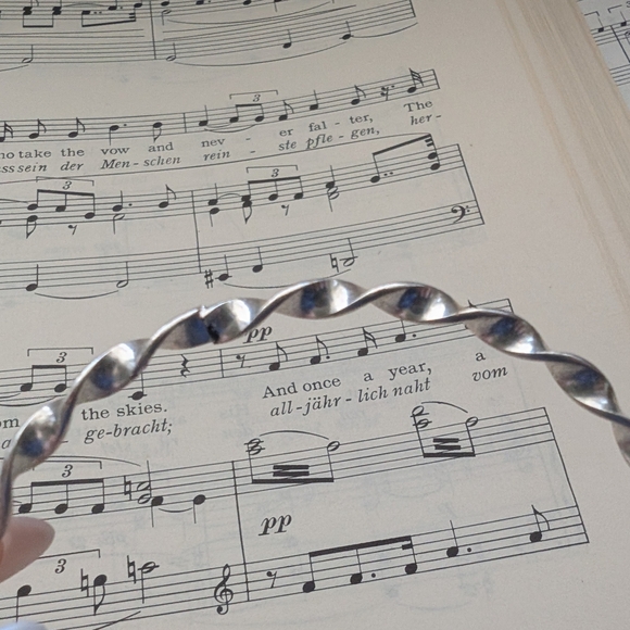 Elegant Silver Bracelet Bangle - Picture 3 of 6